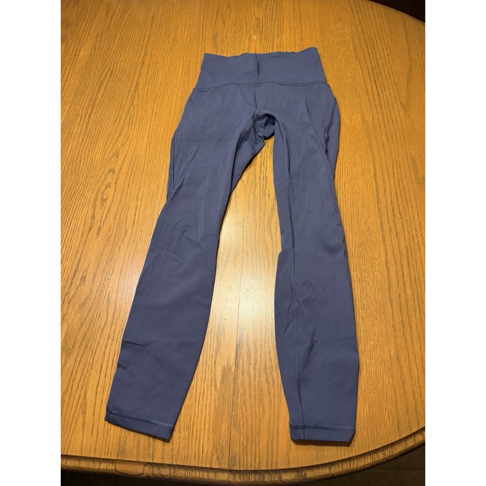 Women's Size 4 Lululemon Light Blue Leggings 25 In Inseam. Drawstring
